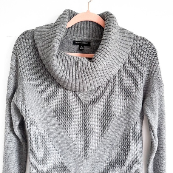 Banana Republic Gray Cowl Neck Oversized Sweater sz small - Picture 3 of 7